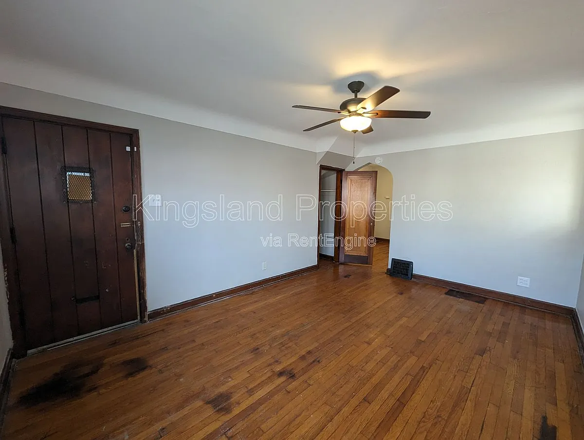 Building Photo - 3910 Chippewa St #1F