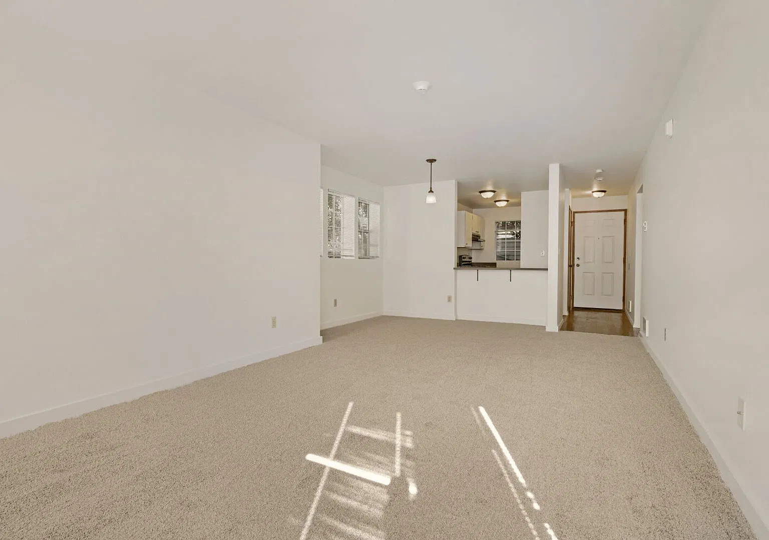 7020 Lynnwood — Photo 4