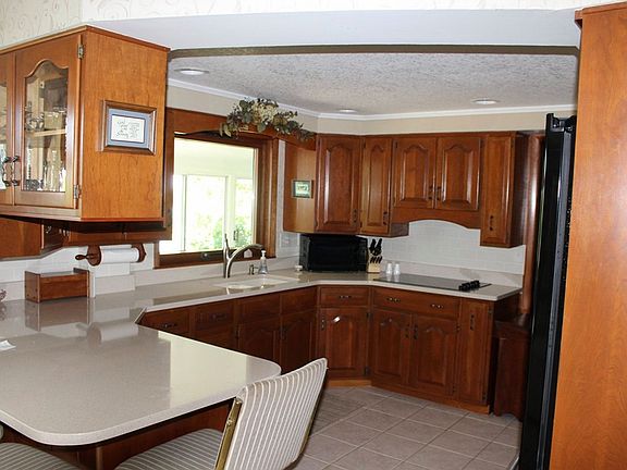 5th image of 144 Oakwood Dr