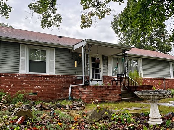 3rd image of 2147 E Laurel St