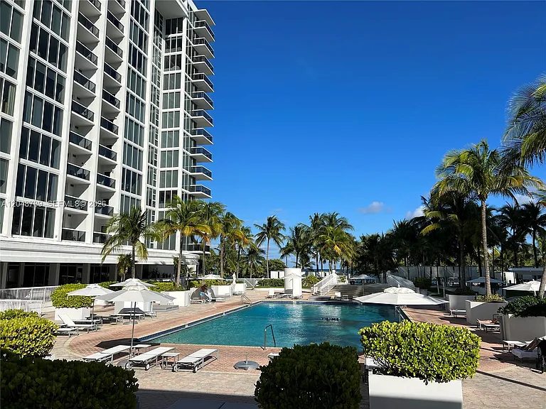 10275 Collins Ave #112 — Photo 39