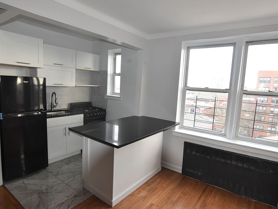 2nd image of 8660 Bay Pkwy #21