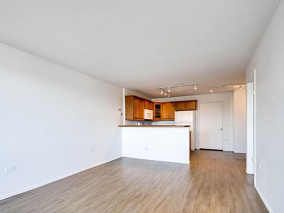 3rd image of 909 N Logan St APT 6H