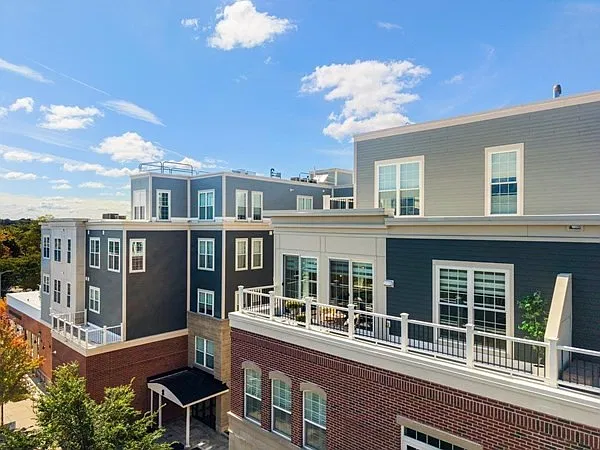 2 bed, 1054 sqft, $3,495 — Photo 2