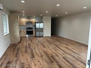 3rd image of 374 Harriet St