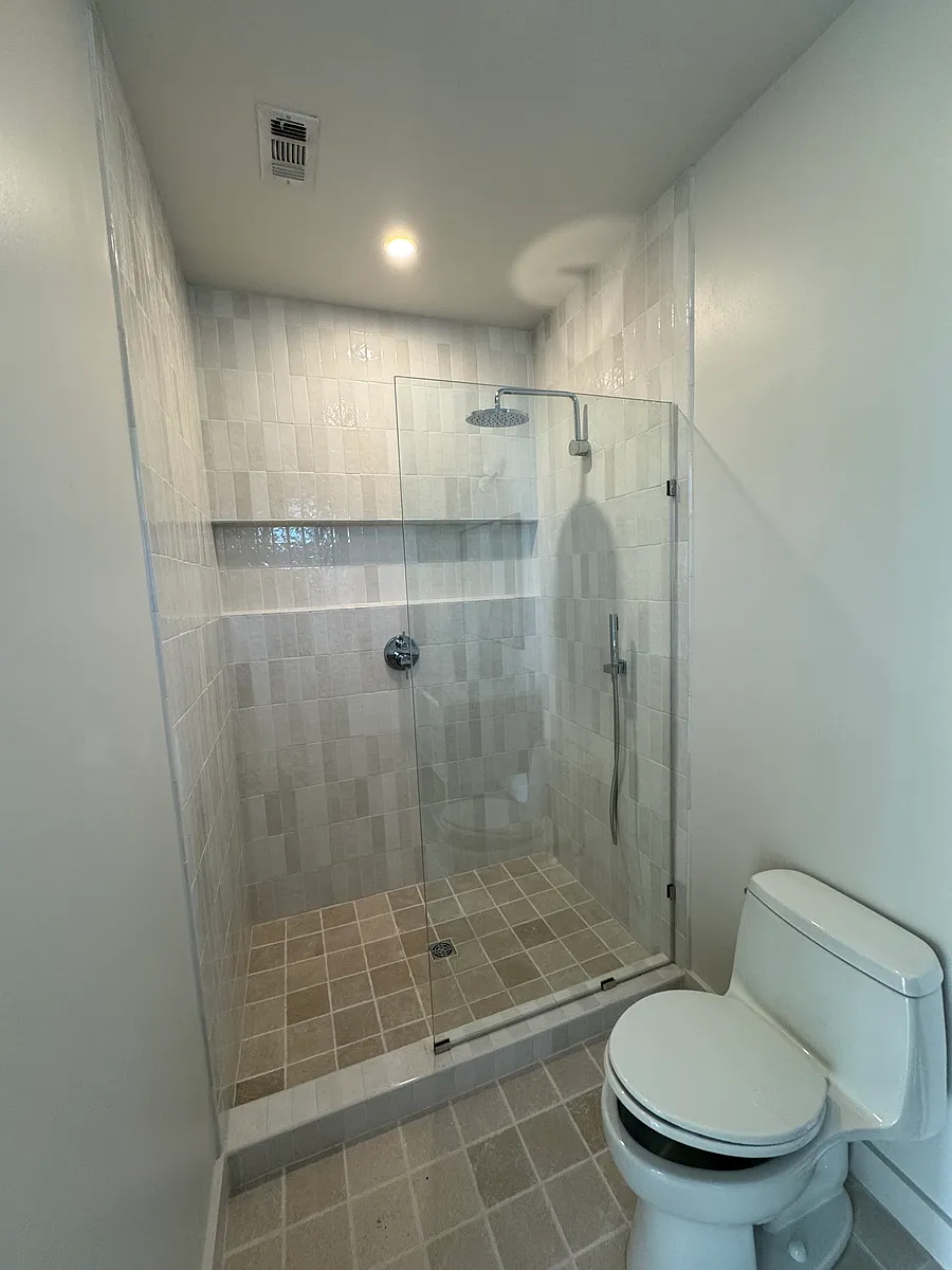 Building Photo - 300 W 34th St #B