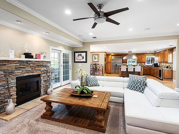3rd image of 1643 Patio Dr