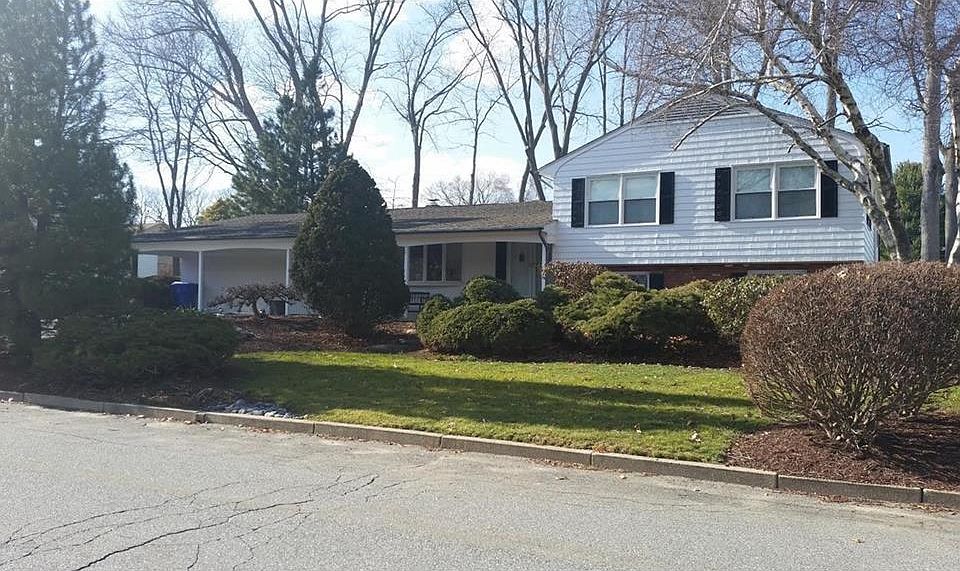 1st image of 14 Pinewood Dr