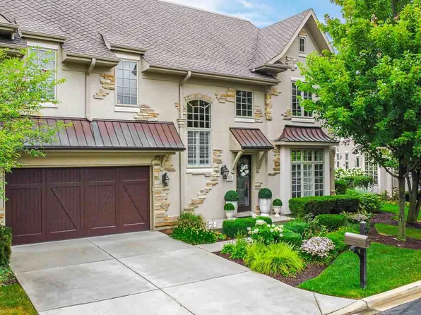 10 Willowcrest Dr, Oak Brook, IL 60523