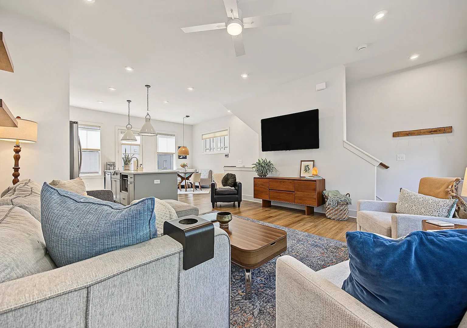 Modern 2BR Townhome Near Grant Park & the Beltline — Photo 4