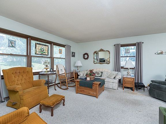 5th image of 406 Lake View Dr NE