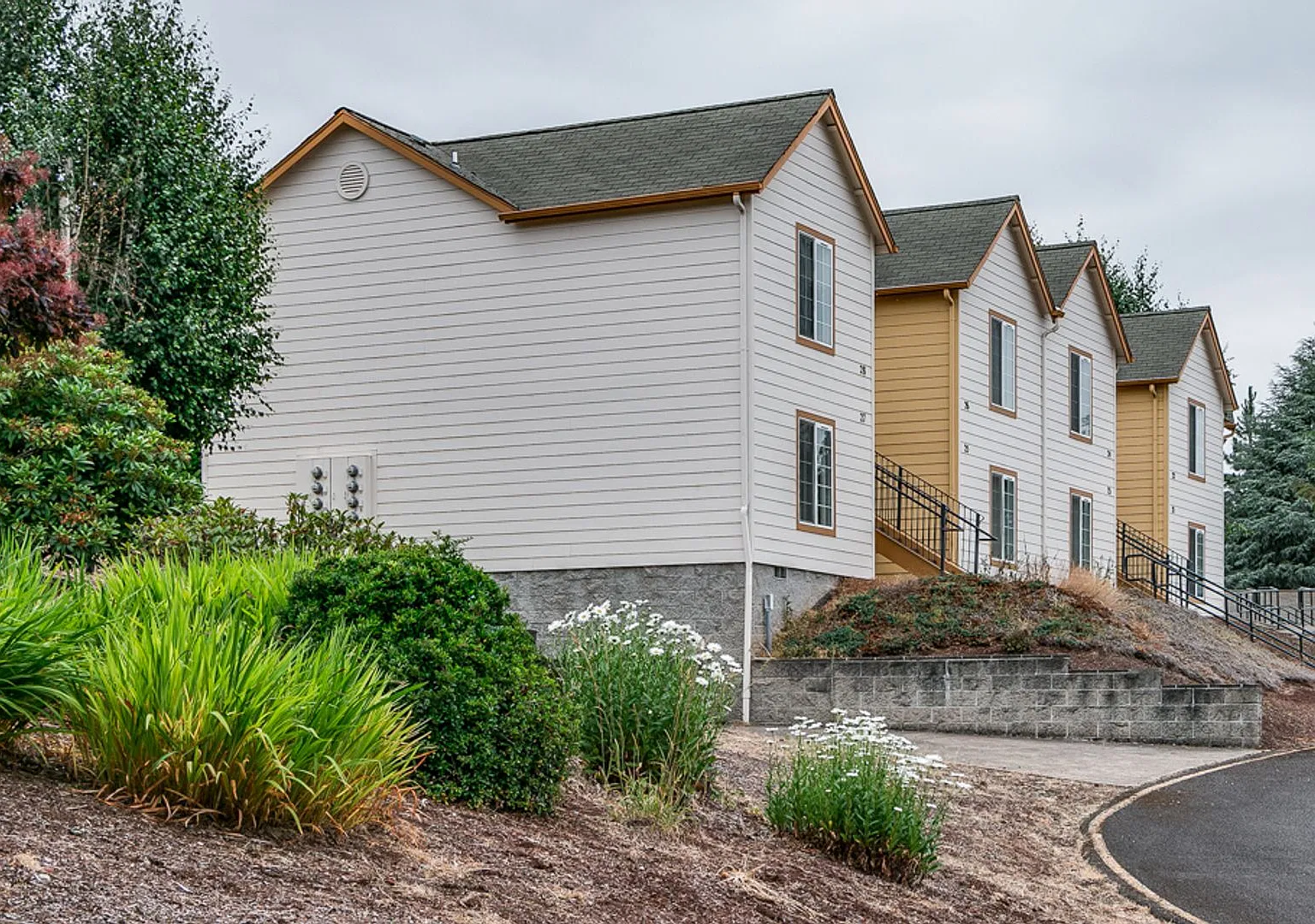Great 1-Bedroom, 1-Bath Apartment Off Bailey Hill! — Photo 2