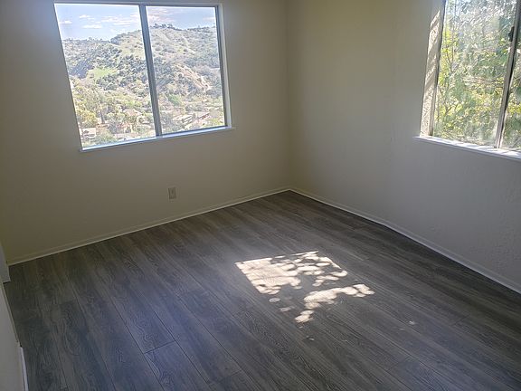5th image of 474 1/2 Crane Blvd