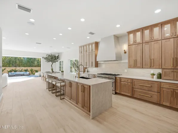 354 11TH Street, Atlantic Beach, FL 32233