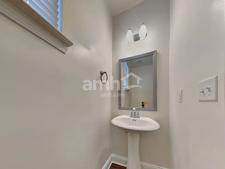 134 McBee St — Photo 8