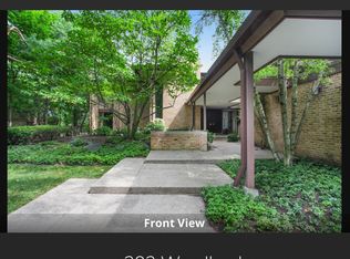 392 Woodland Rd, Highland Park, IL 60035