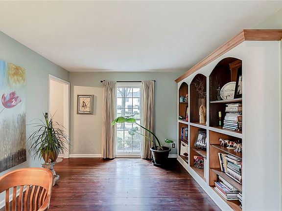 5th image of 4328 Briarwood Dr