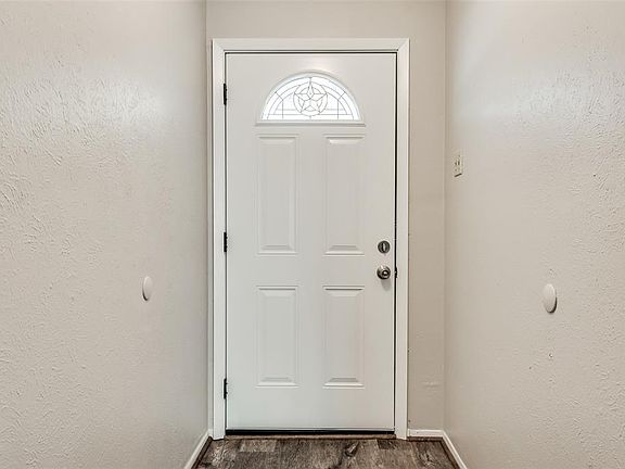 3rd image of 1621 White Oak Ct