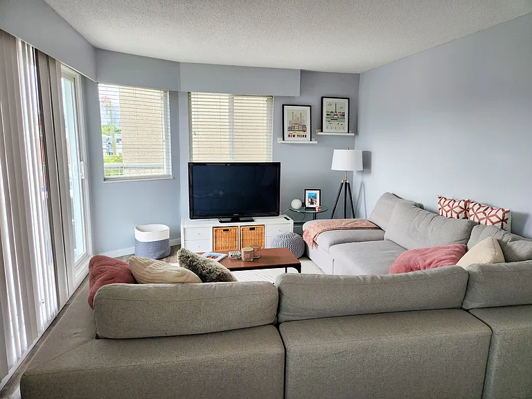 2335 York Ave #207 — Photo 5