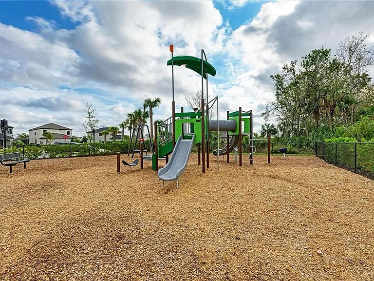 5564 Summit Gln — Photo 35