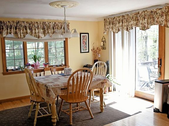 4th image of 55 Viele Ave