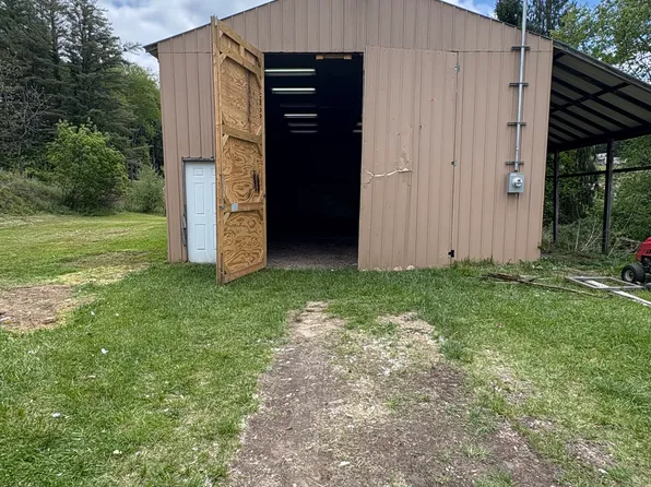 132 Deck St #A, Mount Hope, WV 25880