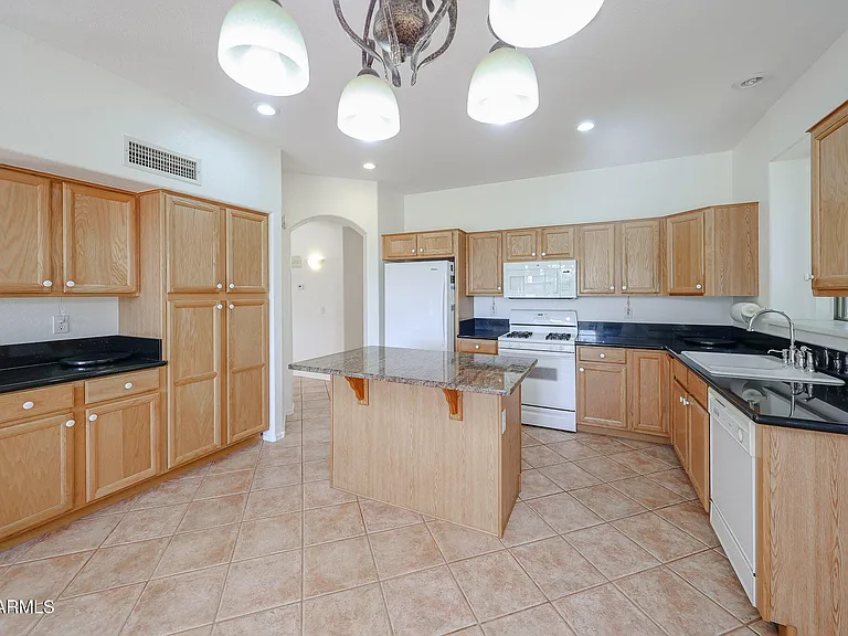 17859 W Club Vista Dr — Photo 4