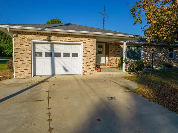402 Rustic Ln, North Manchester, IN 46962