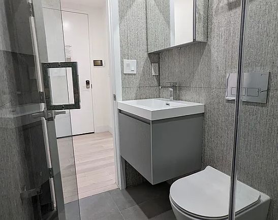 5th image of 400 E 11th St APT 3