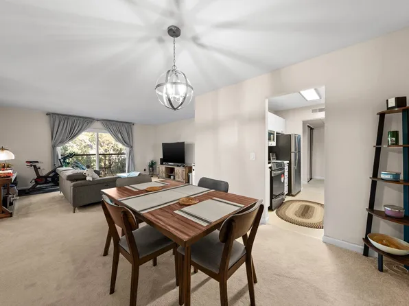 460 N Civic Dr APT 403, Walnut Creek, CA 94596