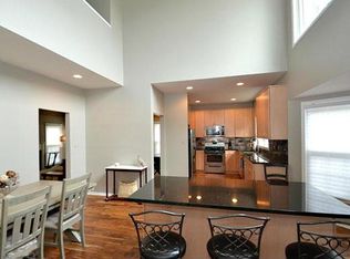 5556 Village Center Dr, Centreville, VA 20120