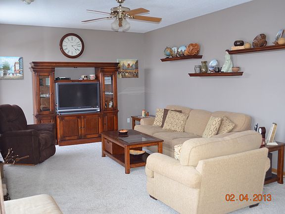 Living room w/ gas fireplace