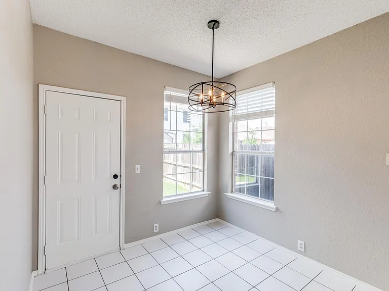 4713 Park Downs Dr — Photo 10