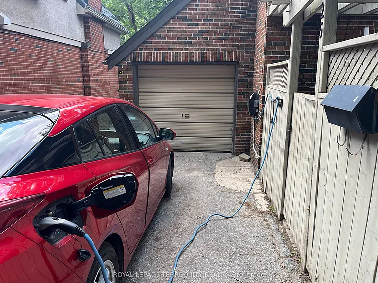 25 Halford Ave — Photo 17