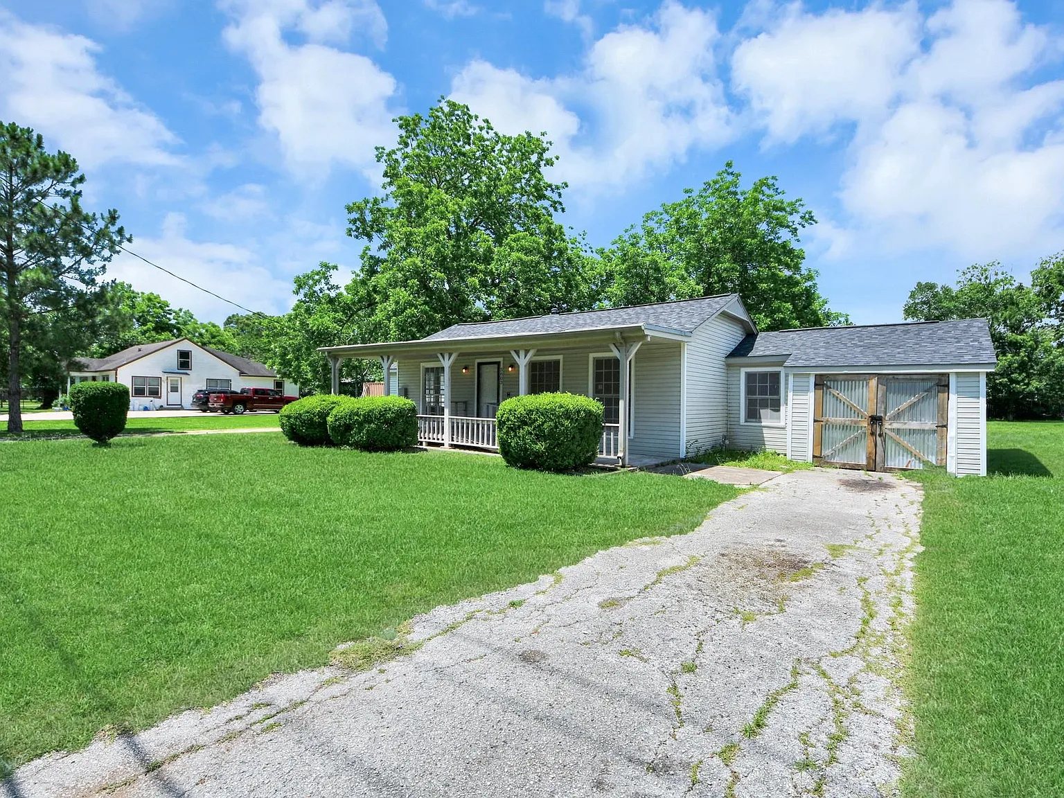 3 bed, 2.0 bath, 1990 sqft, $2,350 — Photo 3