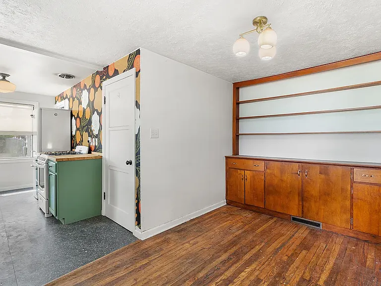 1136 S Adell Ave — Photo 12