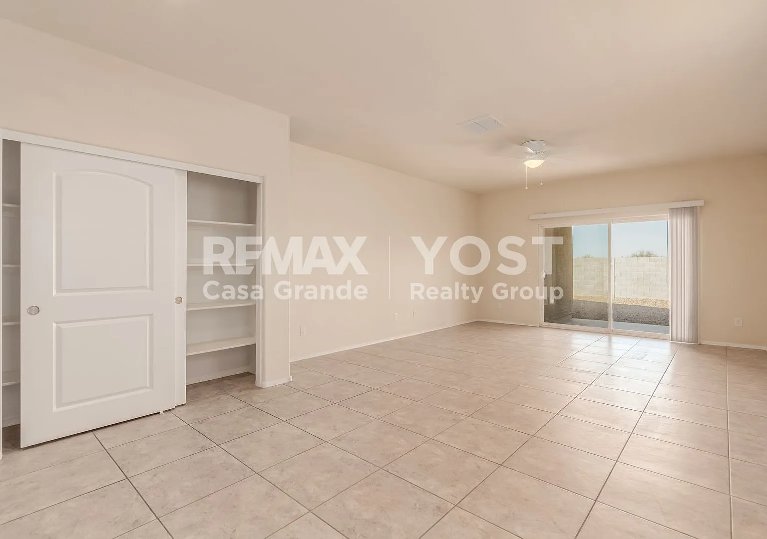 Spacious Rental Home with Office/Den in Maricopa, AZ — Photo 2