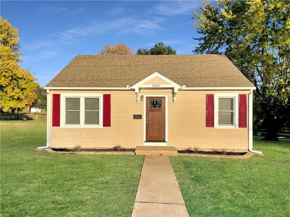 2003 N Lipper St, Higginsville, MO 64037
