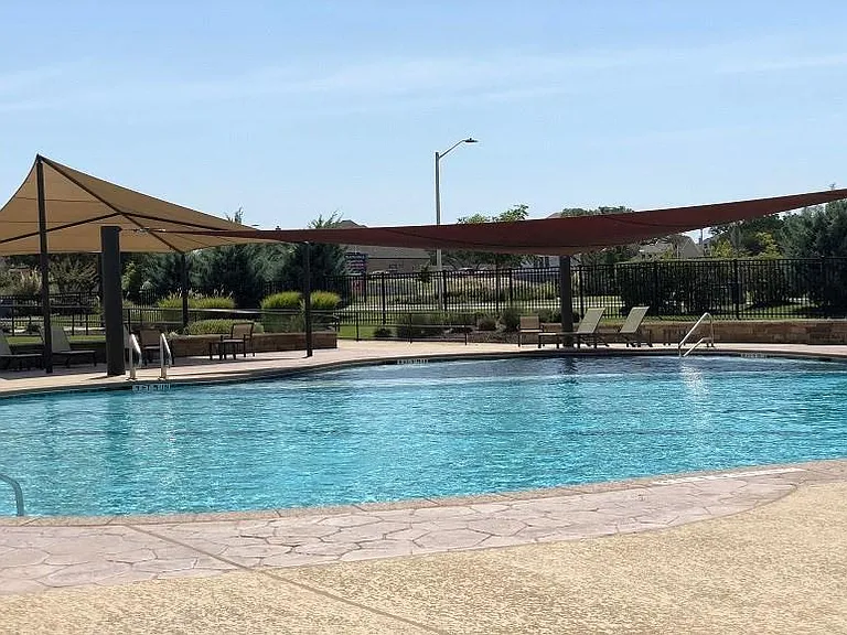 1304 Decatur Ct — Photo 33