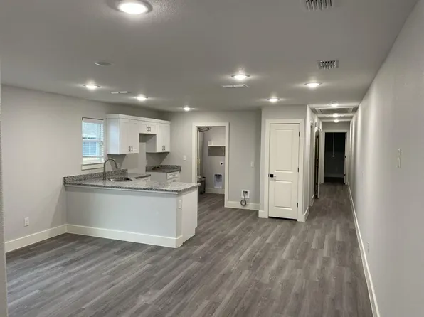 612 E 3rd St #2, Bonham, TX 75418