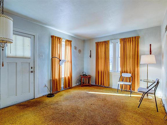 4th image of 180 N Castello St