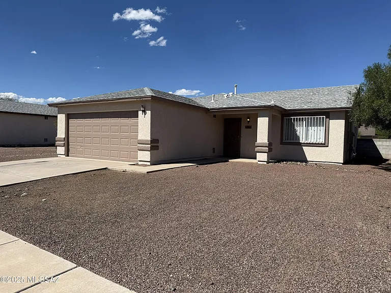 2946 W Ring Tail Dr — Photo 1