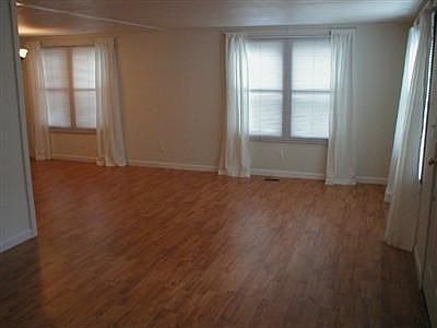 5th image of 22260 Woodruff Pl NE