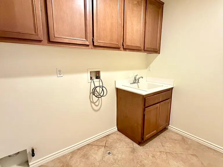 12488 Celebration Dr — Photo 24
