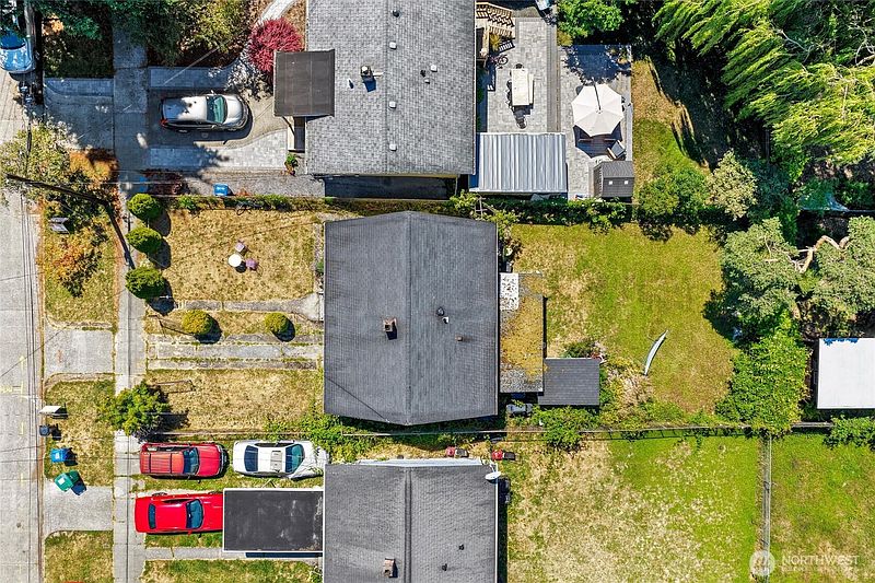 5th image of 215 31st Avenue E