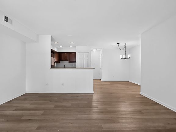 5th image of 69 Ramsgate Ct