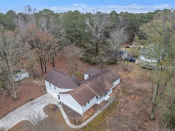 4th image of 520 Herring Rd