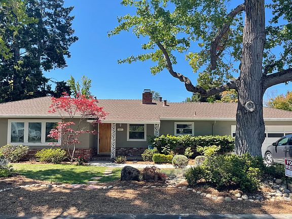 5th image of 561 Windsor Dr