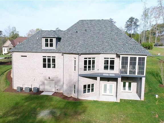 3rd image of 7708 Briardenn Dr