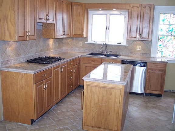 New granite tile counter top, Bosch gas stove top, italian ceremic back splash